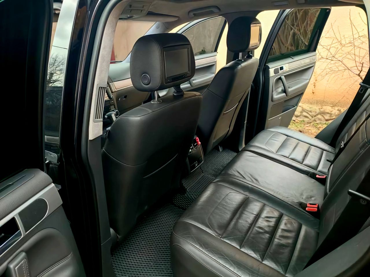 Volkswagen Touareg - фото 8