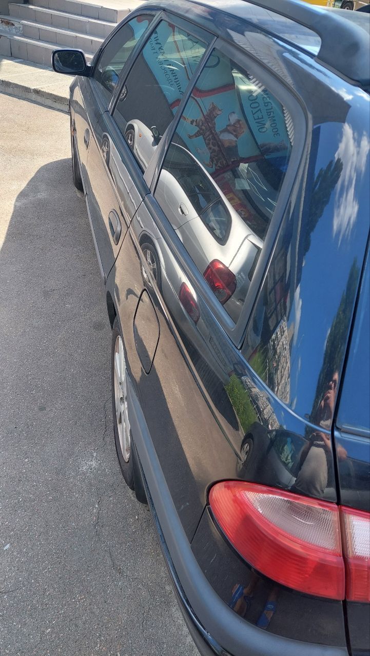 Toyota Avensis - фото 4