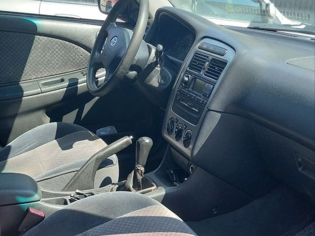 Toyota Avensis - фото 2