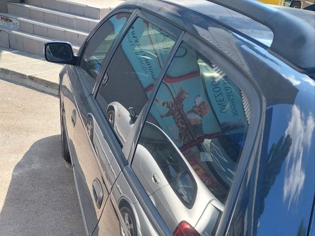 Toyota Avensis - фото 4