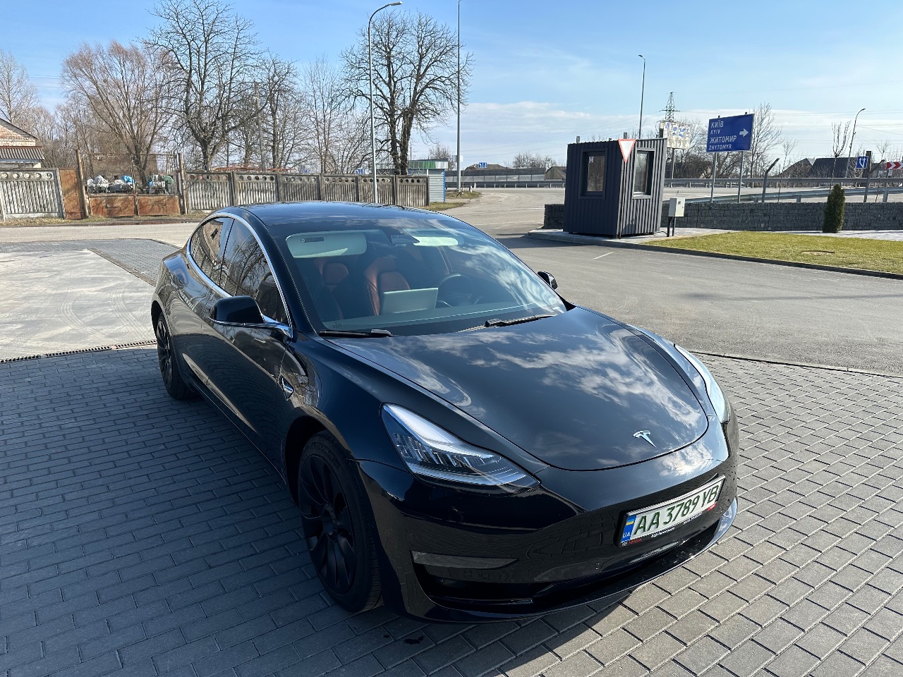 Tesla Model 3 - фото 3