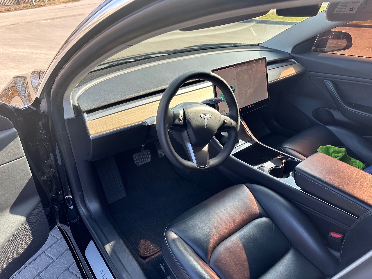 Tesla Model 3 - фото 7