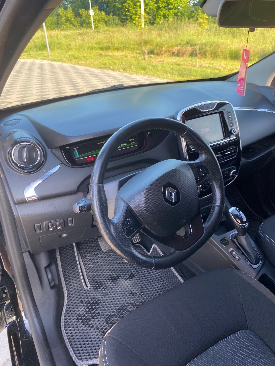 Renault ZOE - фото 9