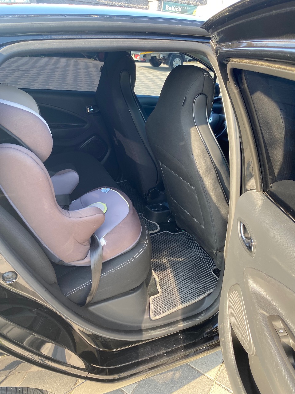 Renault ZOE - фото 11