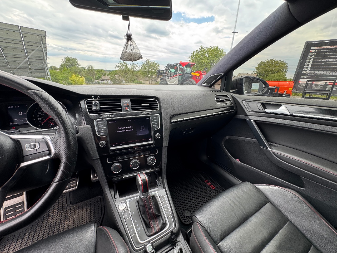 Volkswagen Golf GTI - фото 7