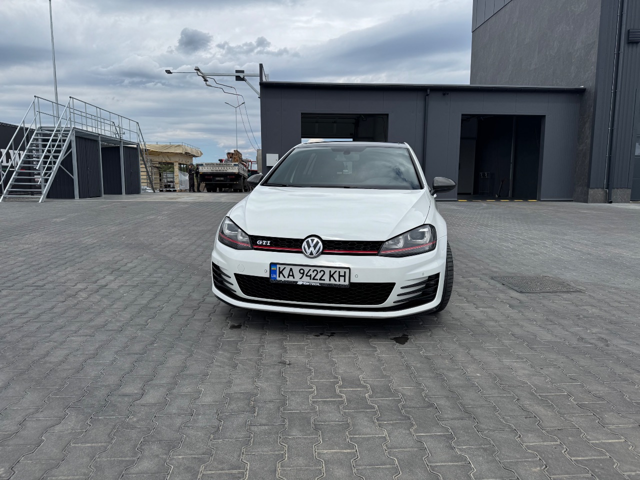 Volkswagen Golf GTI - фото 2