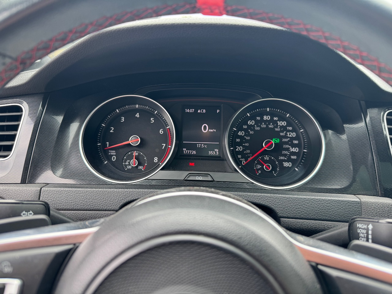 Volkswagen Golf GTI - фото 8