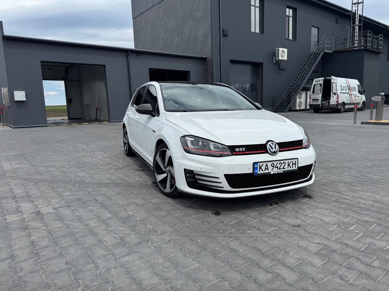 Volkswagen Golf GTI - фото 1