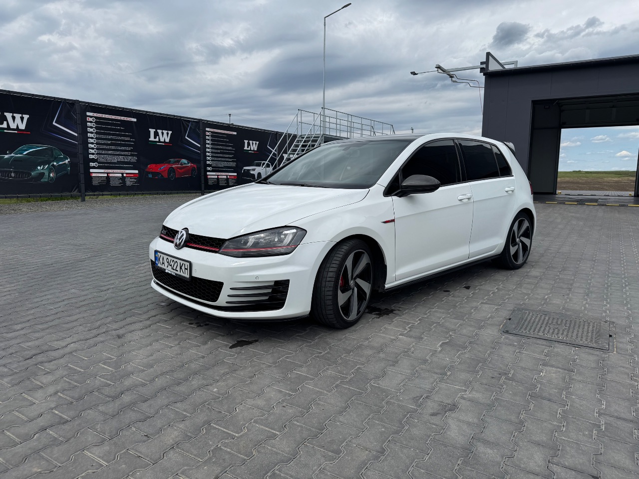 Volkswagen Golf GTI - фото 3