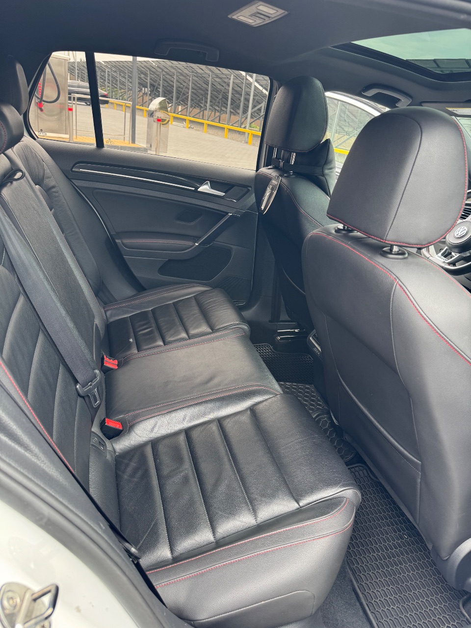 Volkswagen Golf GTI - фото 10