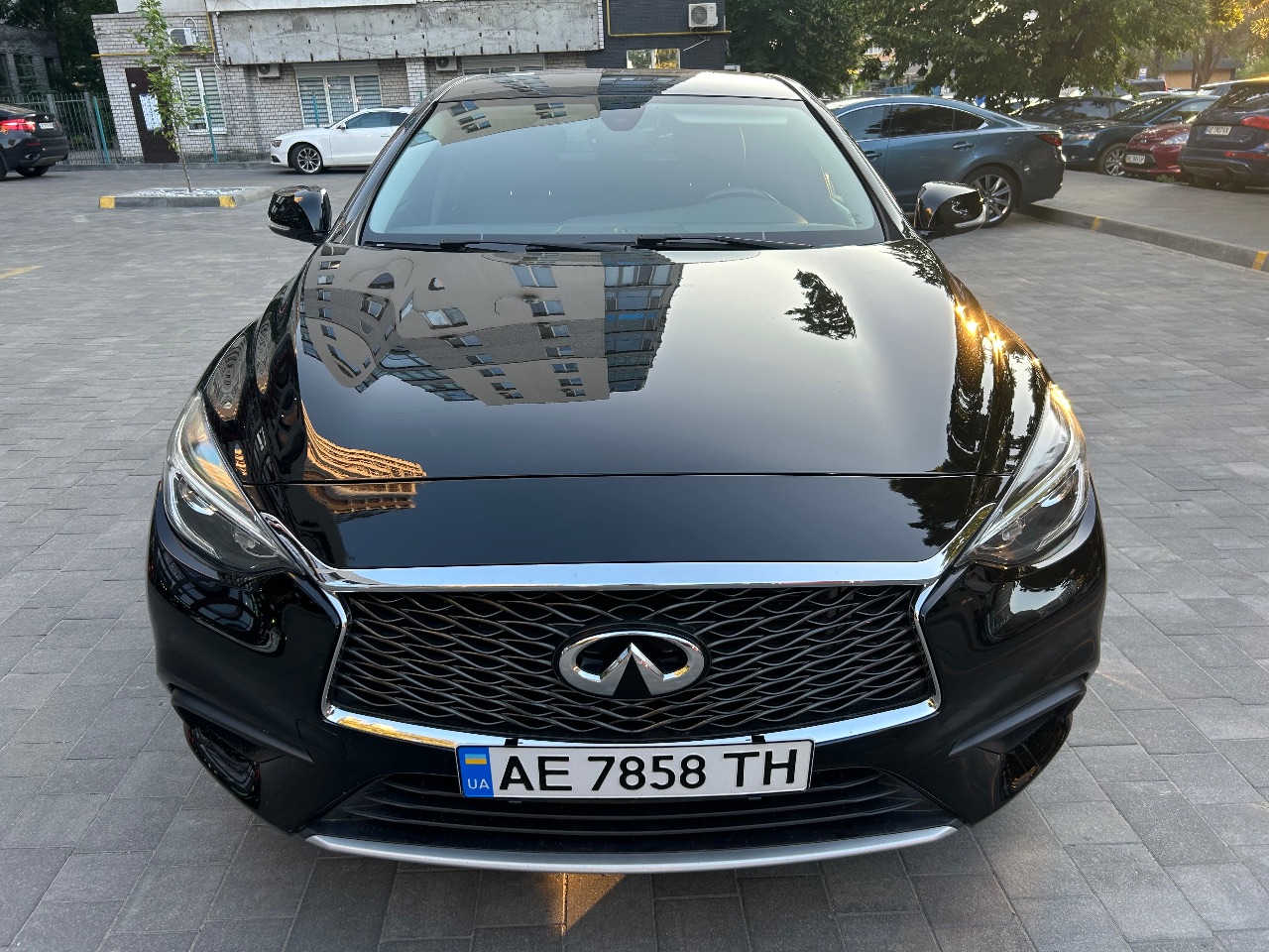 Infiniti QX30 - фото 3