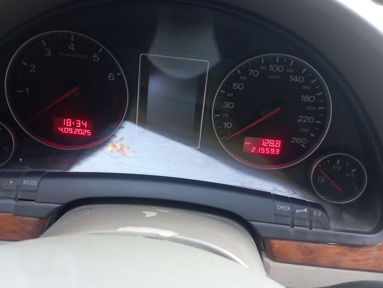 Audi A4 - фото 7