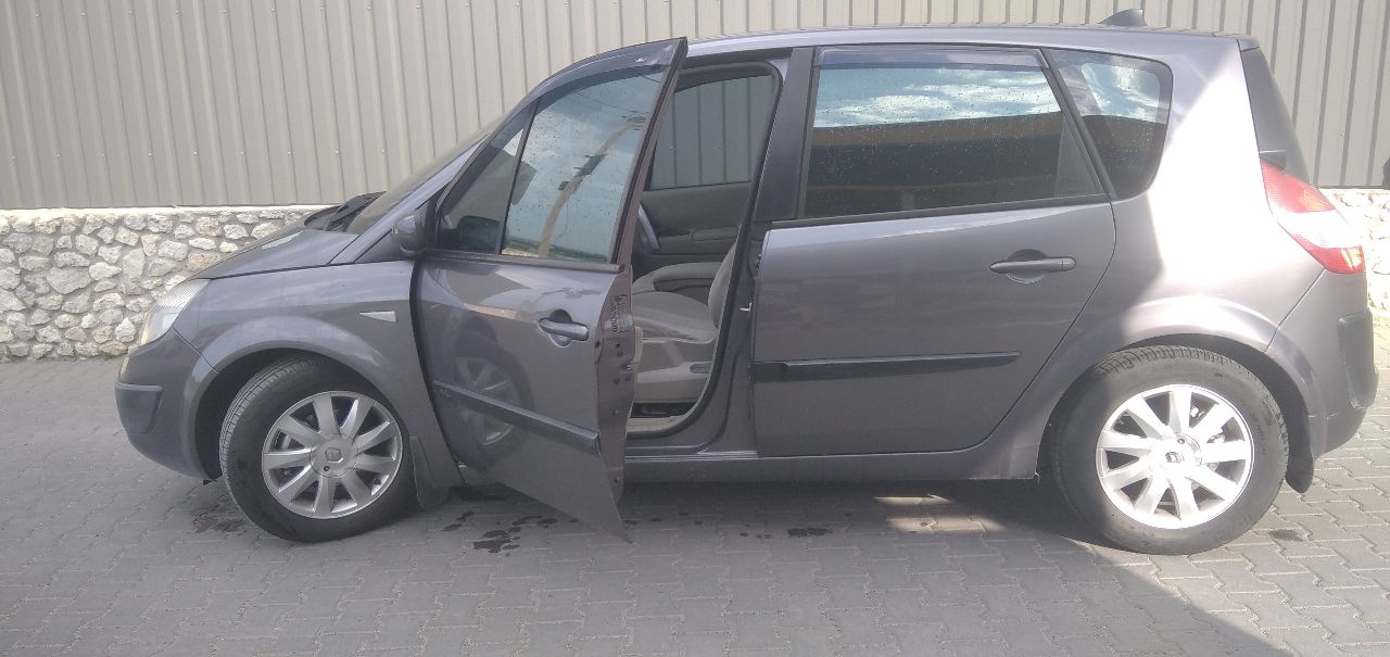 Renault Scenic - фото 4