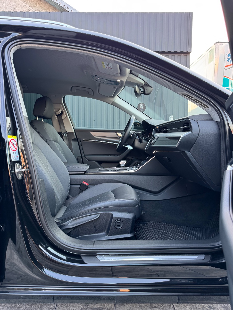 Audi A6 - фото 26