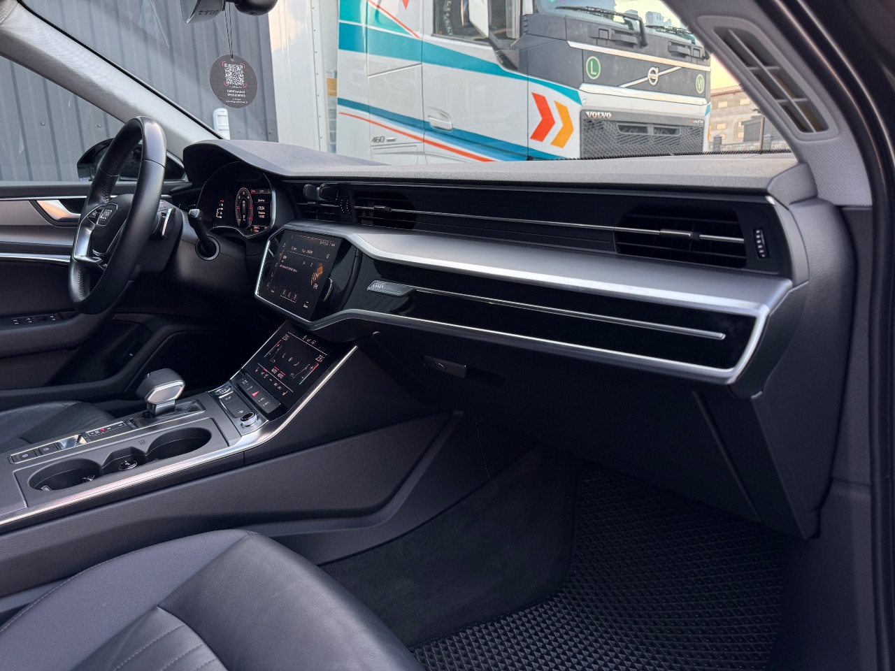 Audi A6 - фото 30