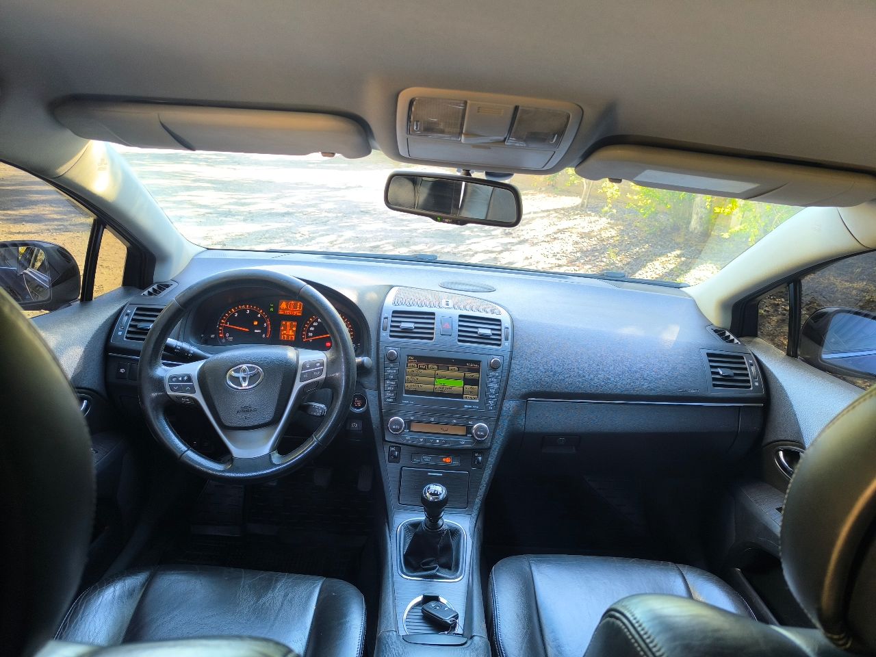 Toyota Avensis - фото 9