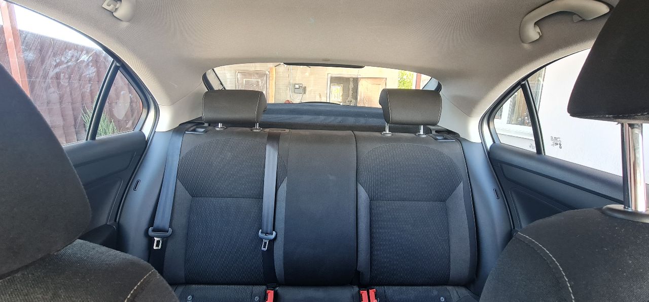 Skoda Rapid - фото 12
