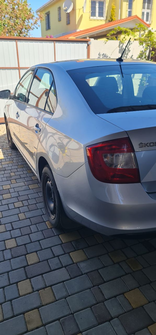 Skoda Rapid - фото 10