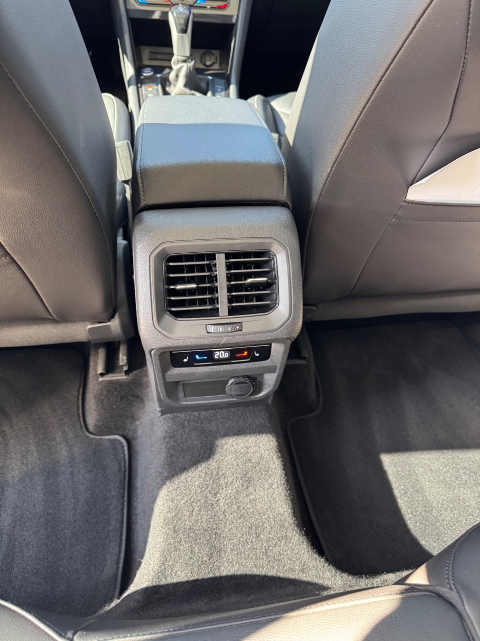 Volkswagen Tiguan - фото 36