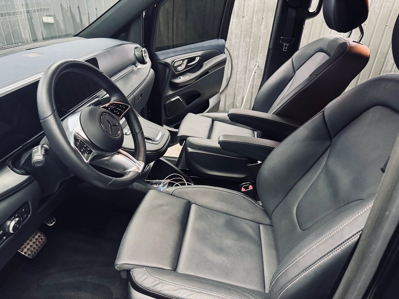 Mercedes-Benz EQV - фото 16