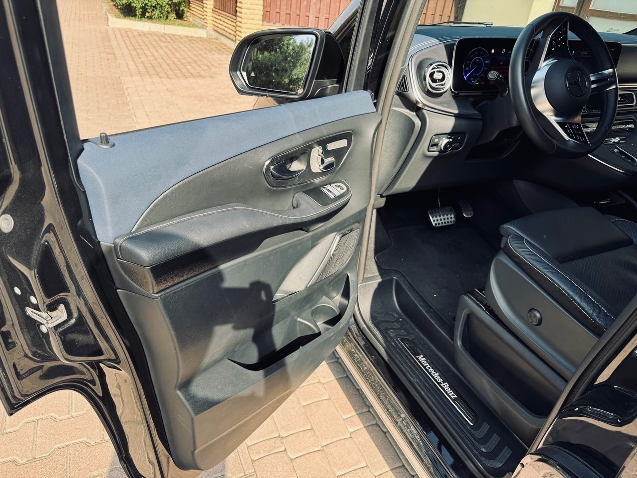 Mercedes-Benz EQV - фото 13