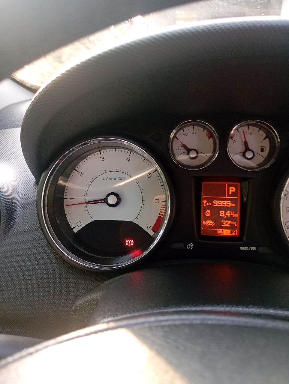 Peugeot 308 - фото 8