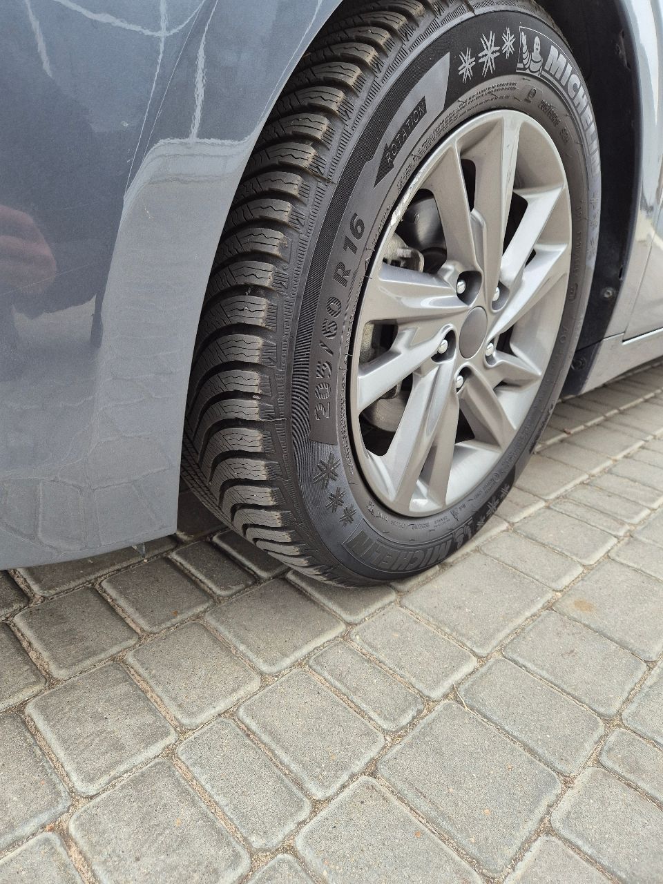 Hyundai IONIQ - фото 13