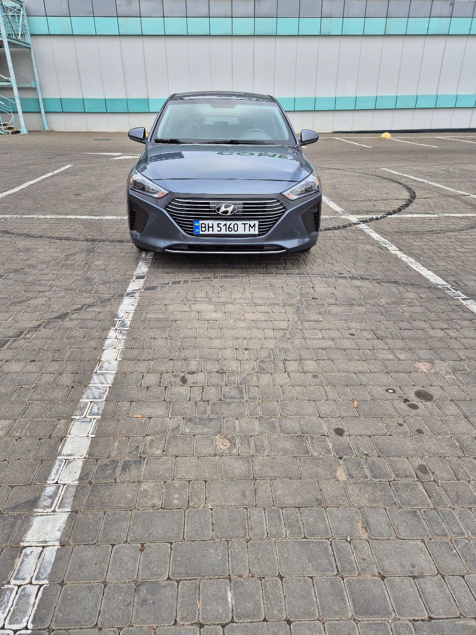 Hyundai IONIQ - фото 1