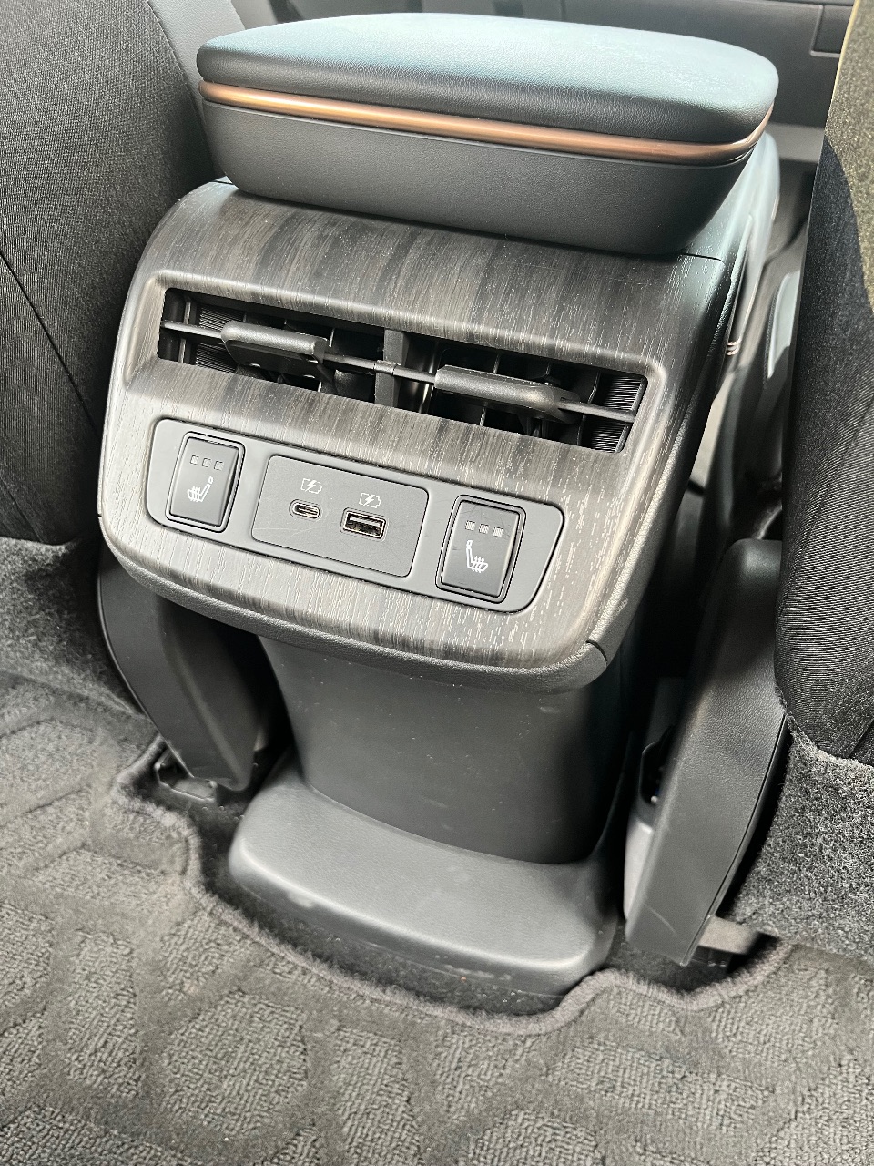 Nissan Ariya - фото 12