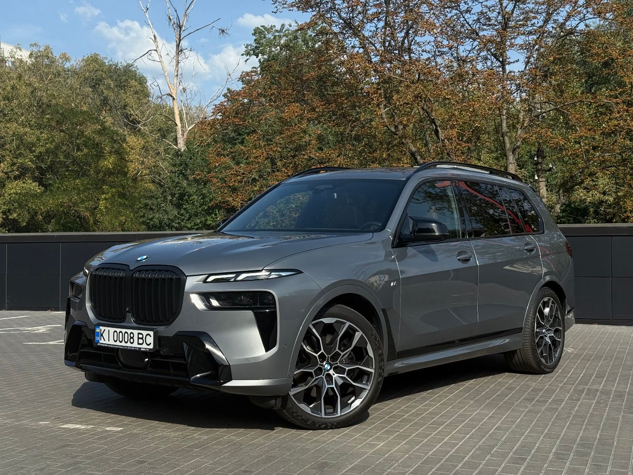 BMW X7 - фото 1