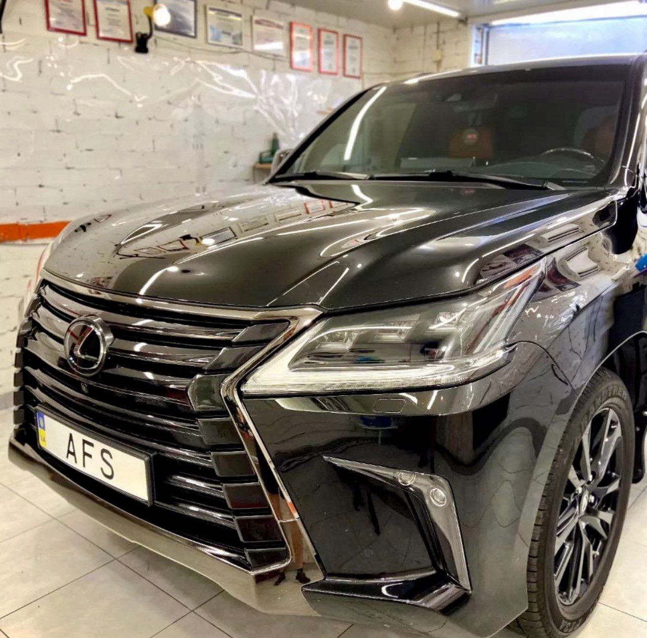 Lexus LX - фото 1