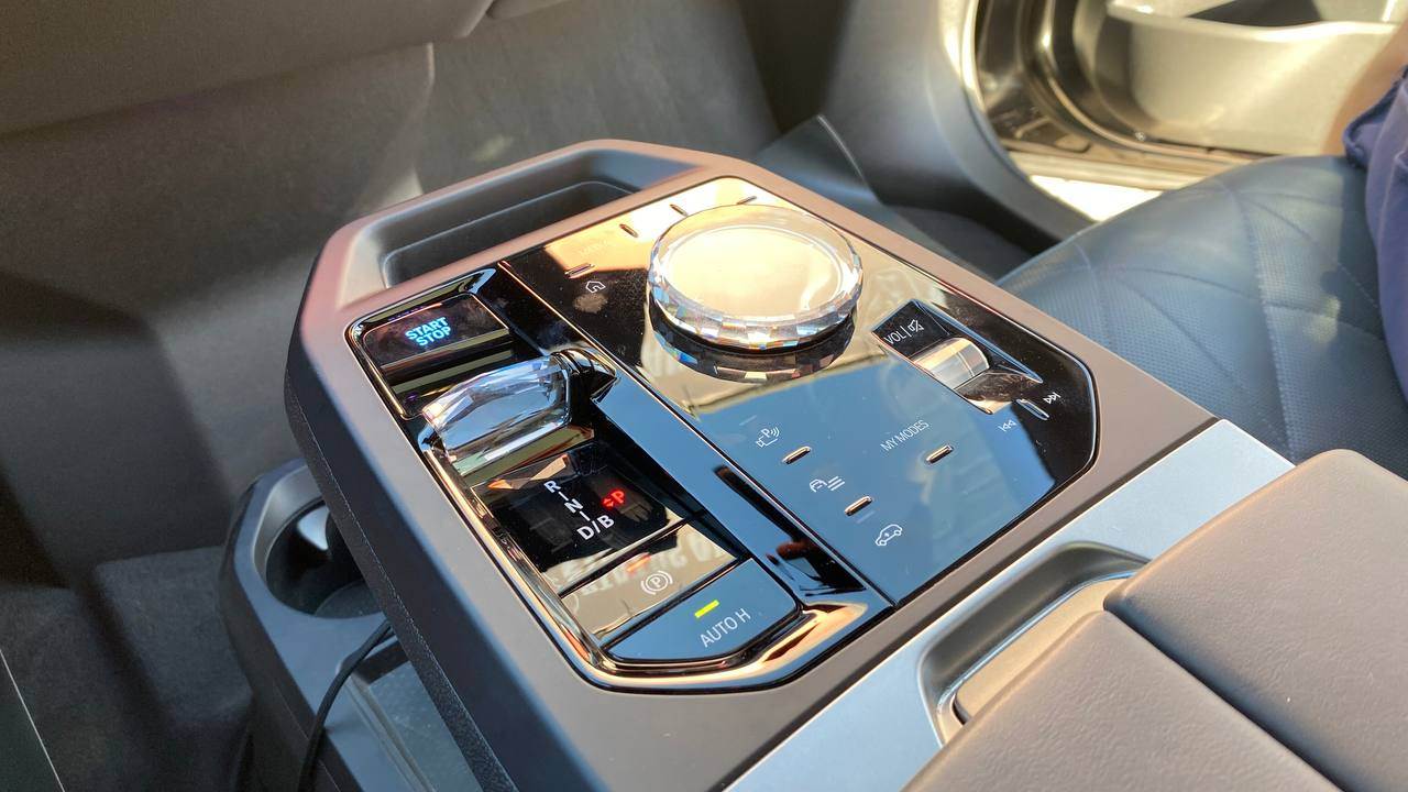 BMW iX - фото 25