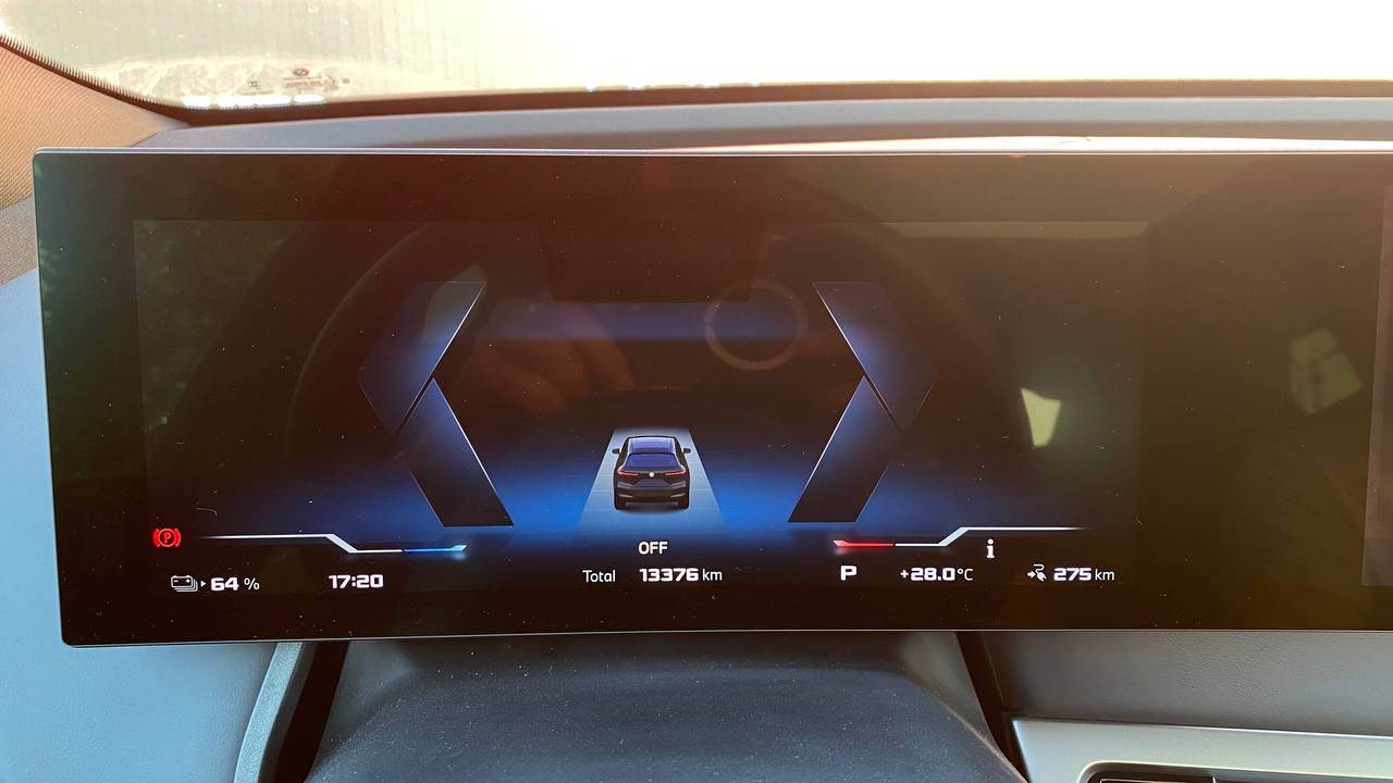 BMW iX - фото 23