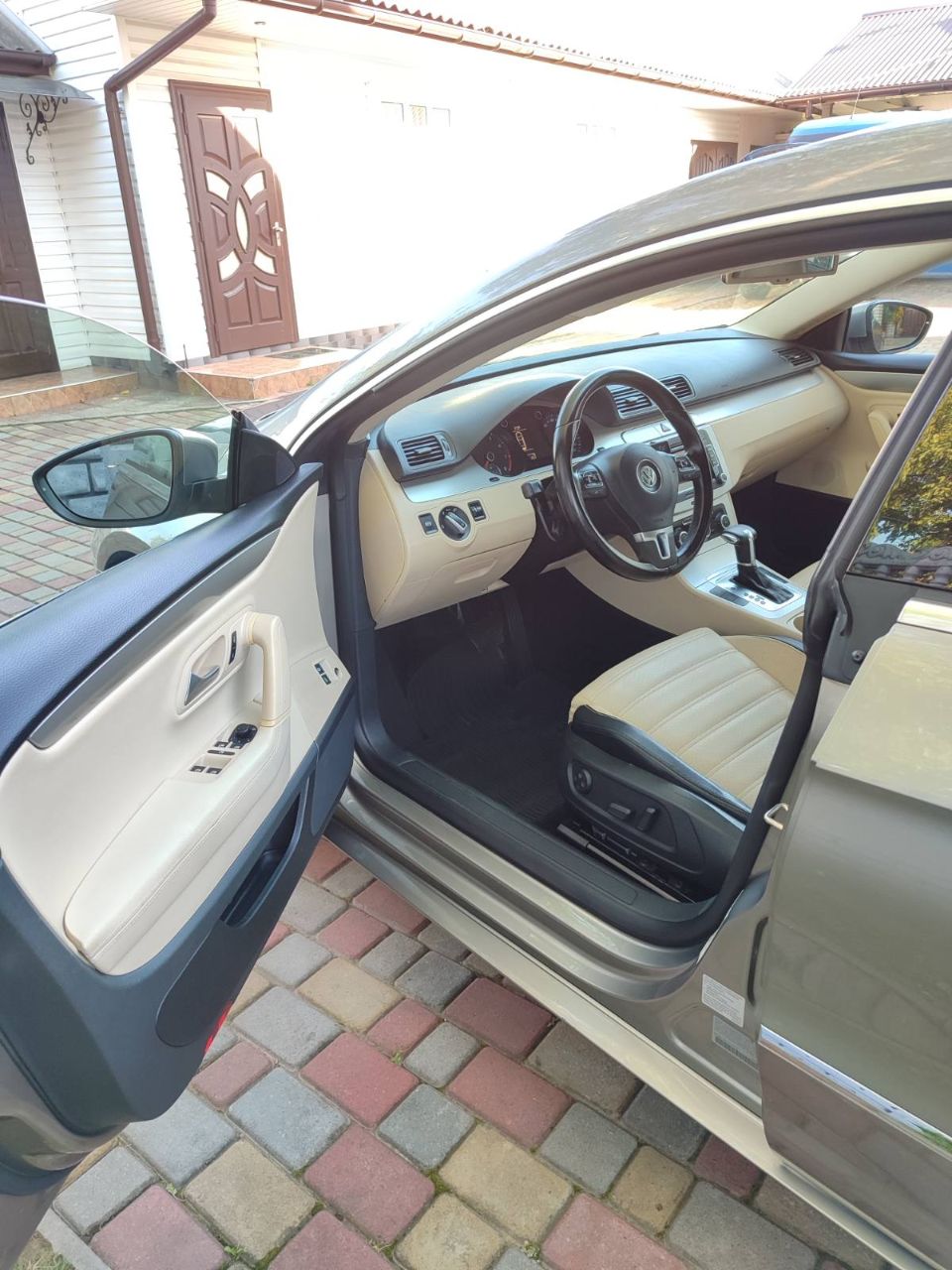 Volkswagen Passat CC - фото 11