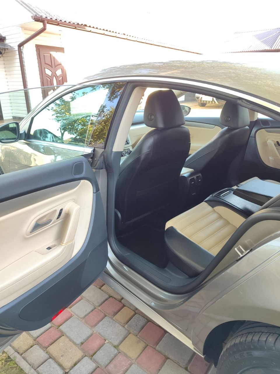 Volkswagen Passat CC - фото 16