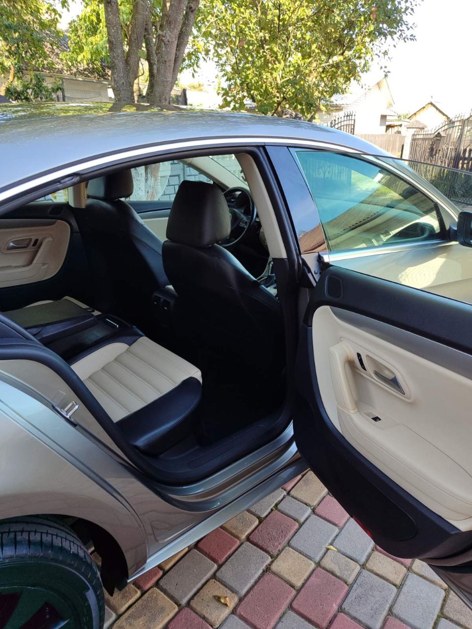 Volkswagen Passat CC - фото 14