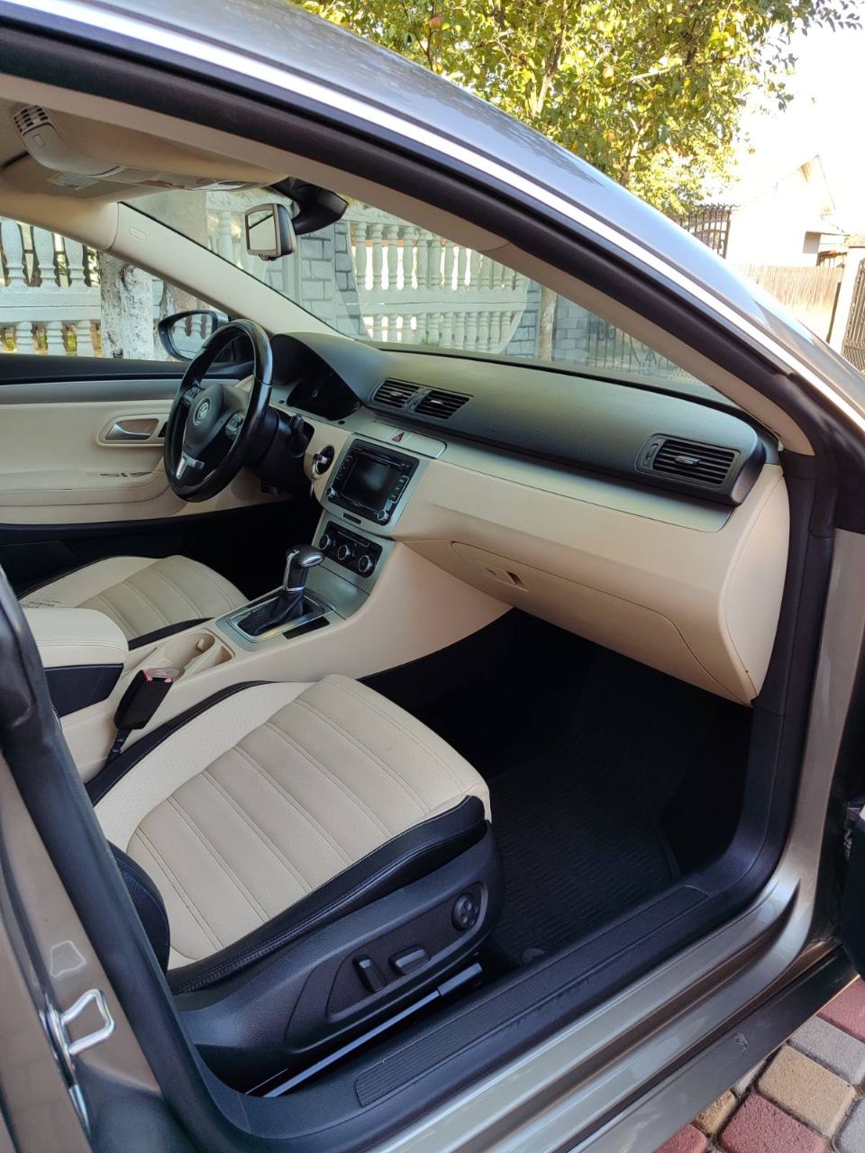 Volkswagen Passat CC - фото 13