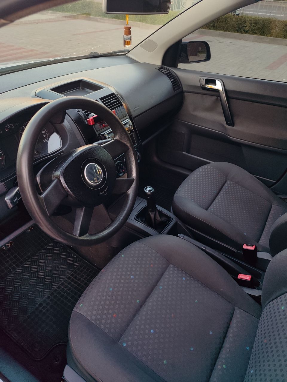 Volkswagen Polo - фото 12