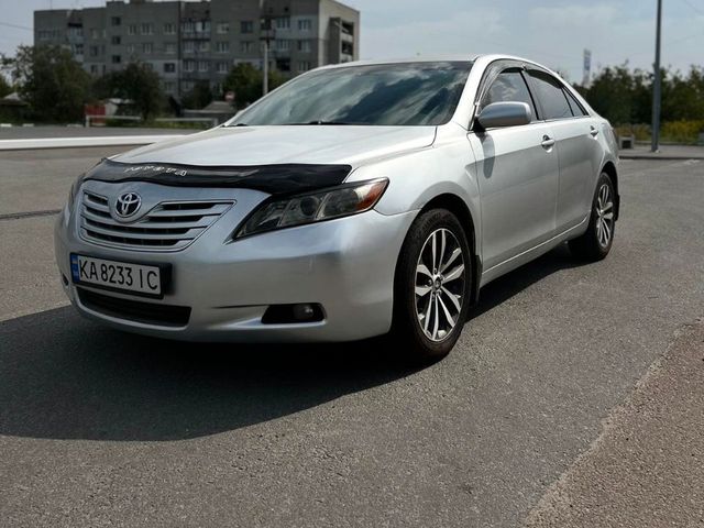 Toyota Camry - фото 2