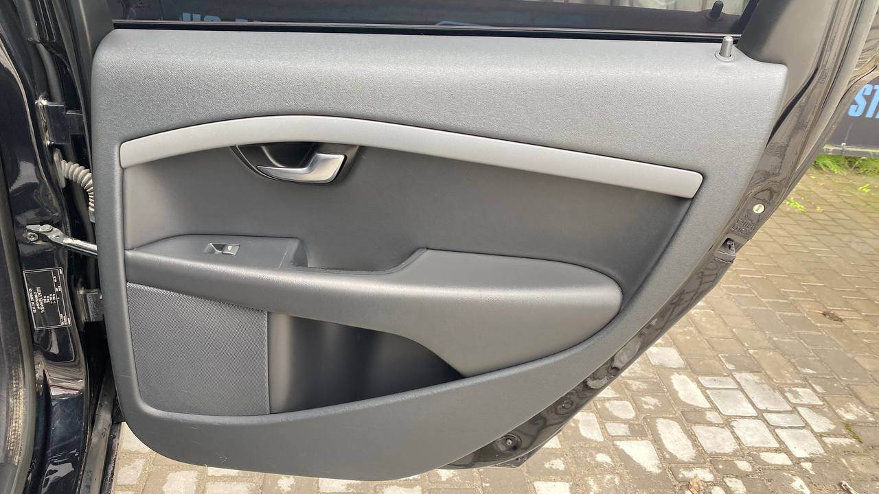 Volvo V70 - фото 32