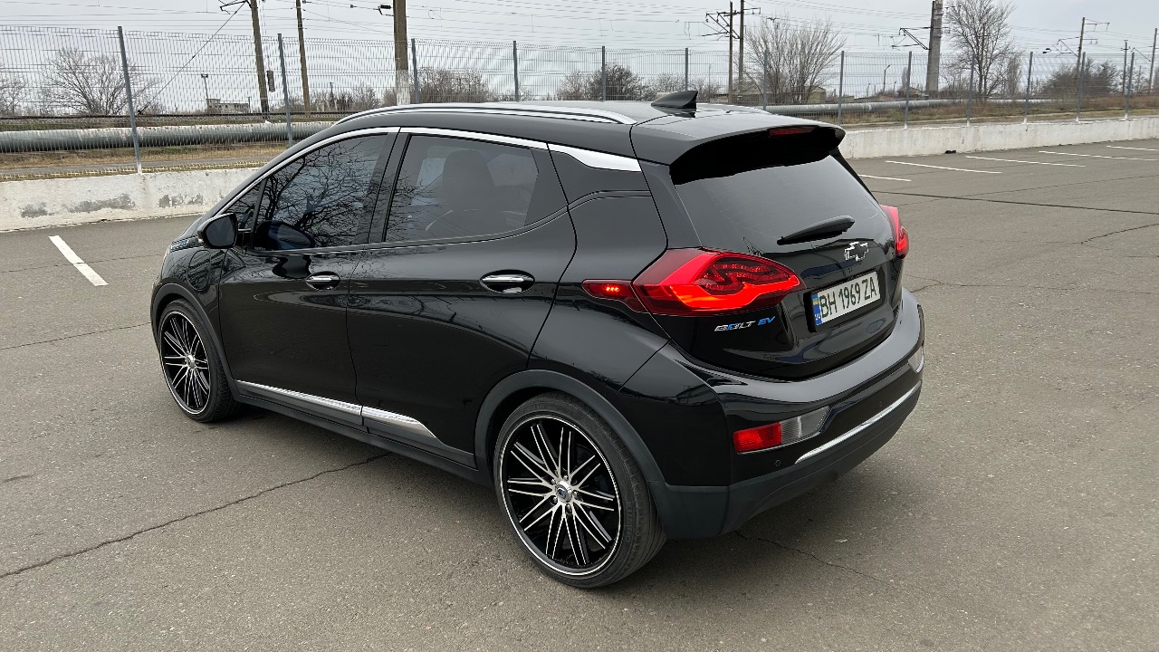 Chevrolet Bolt - фото 1
