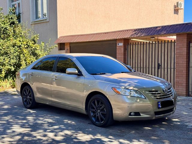 Toyota Camry - зображення 1