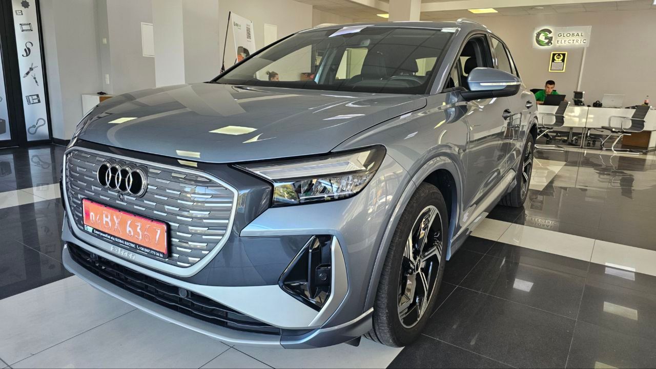 Audi Q4 e-tron - фото 1