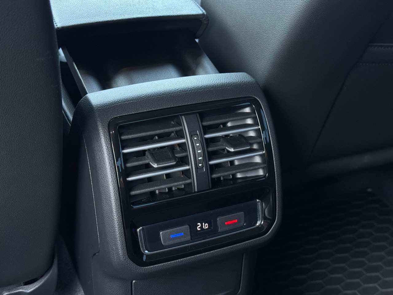 Volkswagen Passat - фото 18