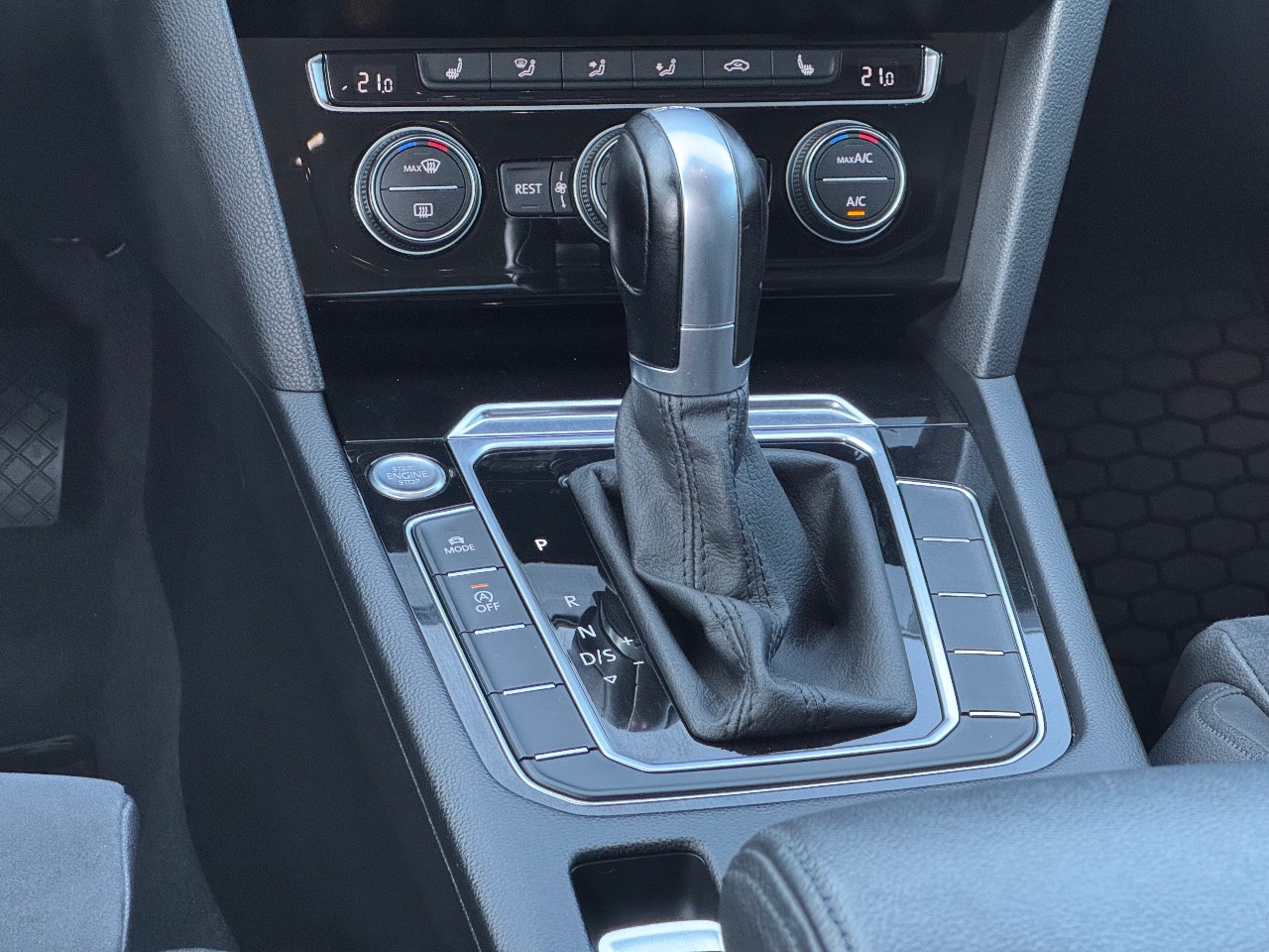 Volkswagen Passat - фото 17