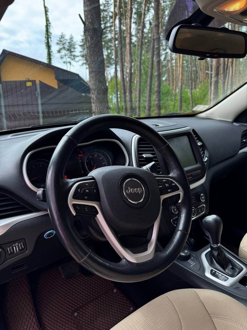 Jeep Cherokee - фото 4