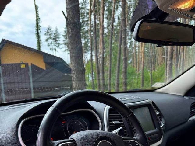 Jeep Cherokee - фото 4