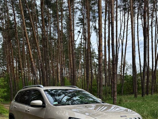 Jeep Cherokee - фото 1