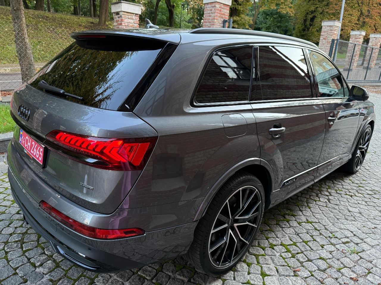 Audi Q7 - фото 16