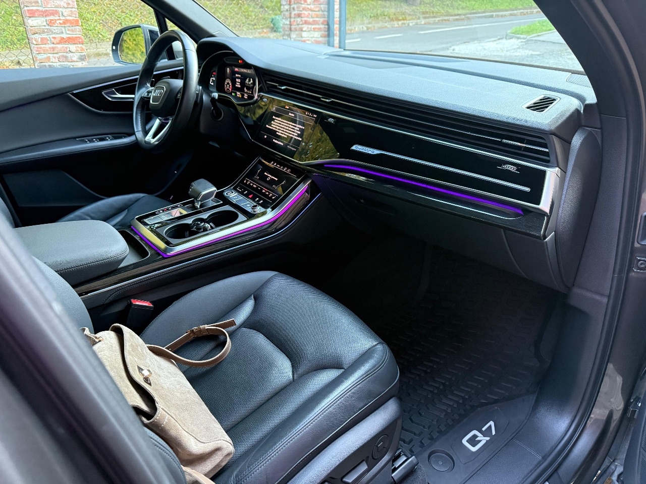 Audi Q7 - фото 28